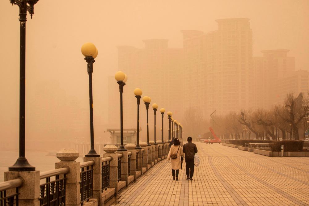 China issues sandstorm warning
