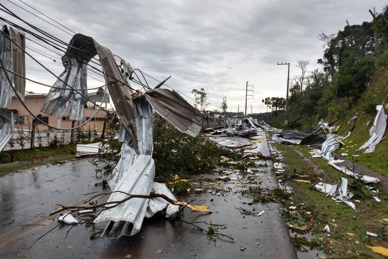 3 killed after waterspout hits southern Brazil