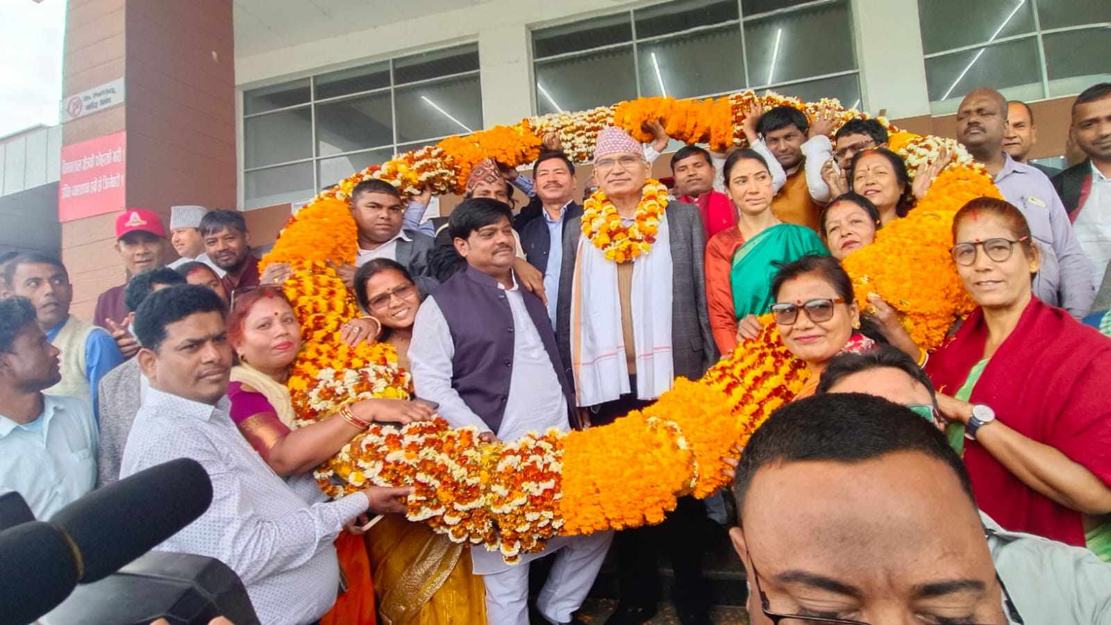 CPN-UML Vice Chair greeted with 200 kg garland