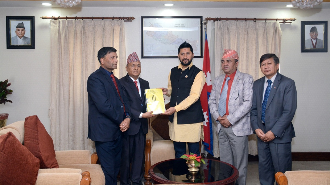Gold Smuggling Investigation Commission submits report to Home Minister