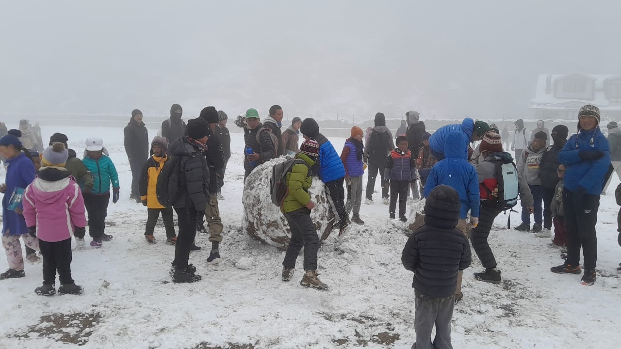 Heavy snowfall hits Sagarmatha region