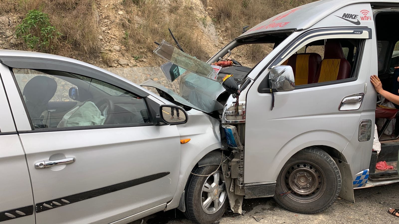 11 injured in car-hiace collision in Sindhuli