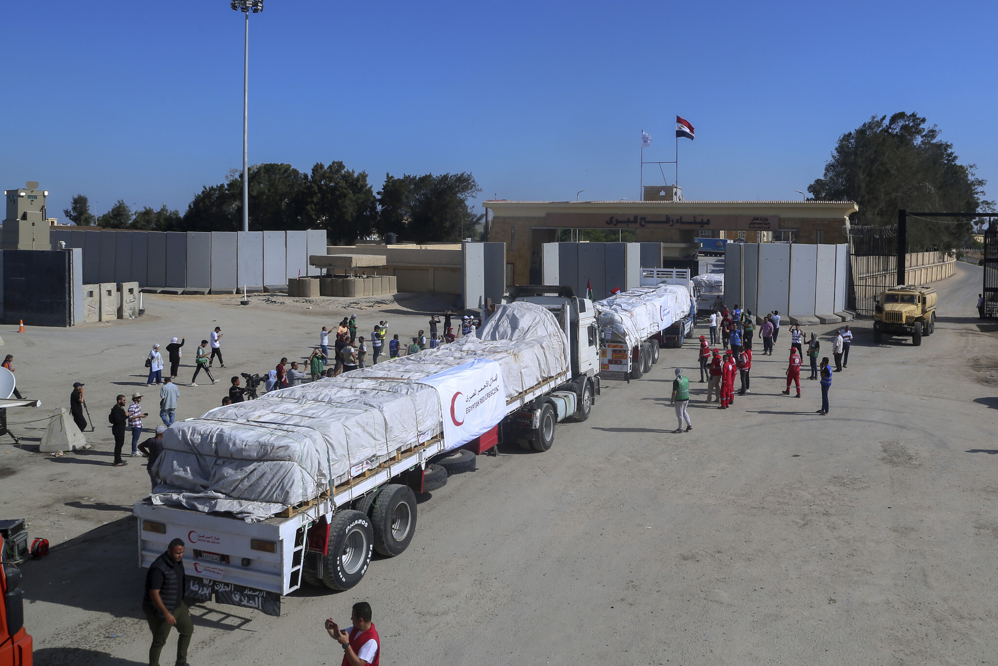 Egypt continues humanitarian aid to northern Gaza Strip