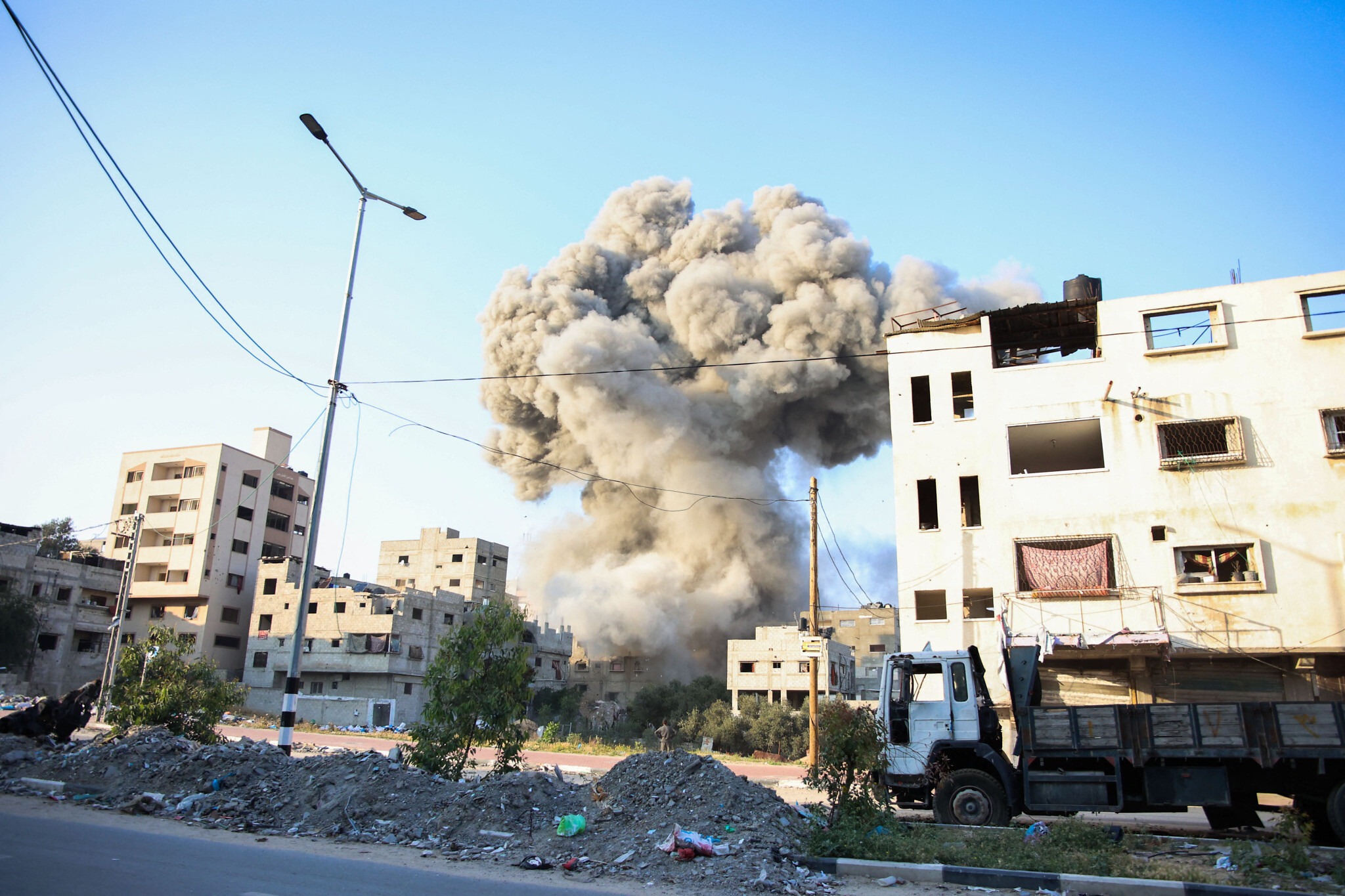 Israeli airstrikes hit 40 Hamas targets in central Gaza