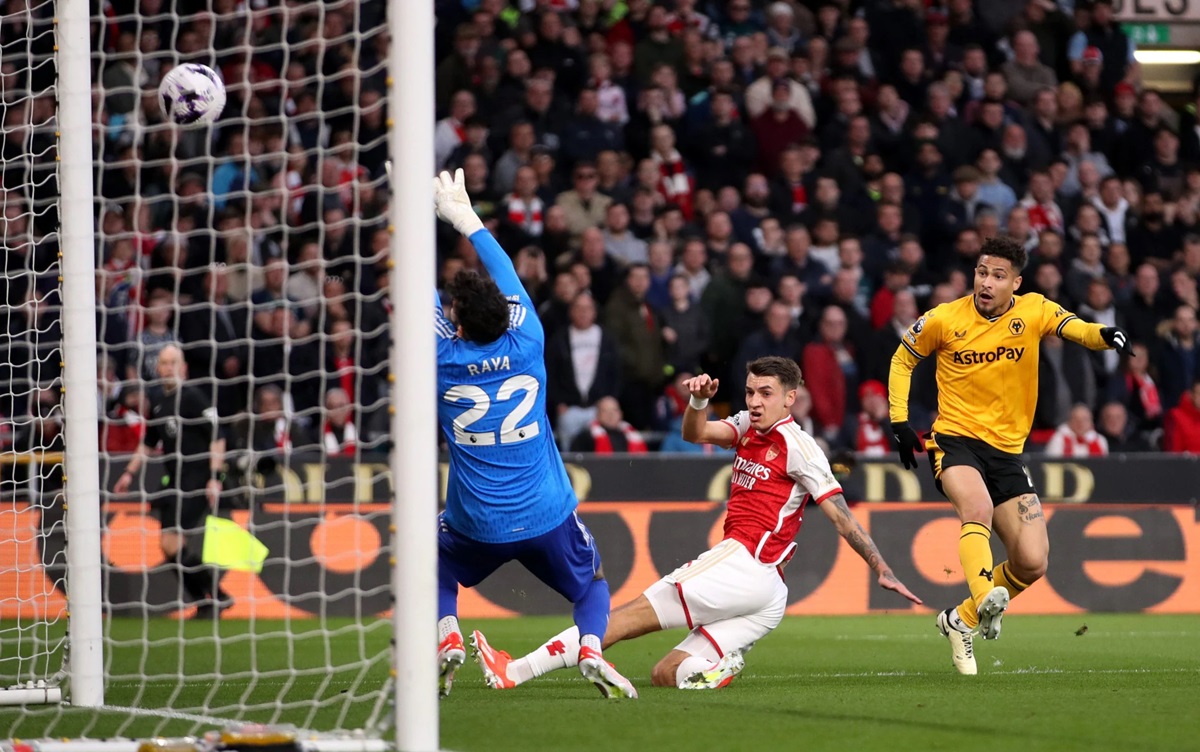 Arsenal tops Premier League table with convincing win against Wolves