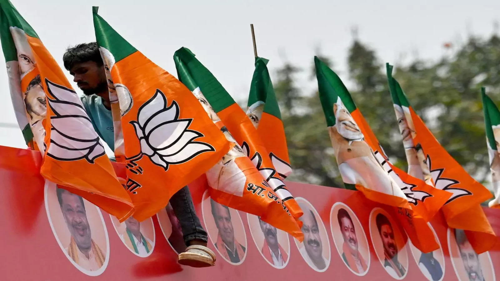 Lok Sabha elections in India: Vigorous voting across 102 seats in 21 States
