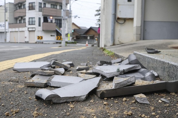 At least 9 injured after 6.6-magnitude quake hits west Japan