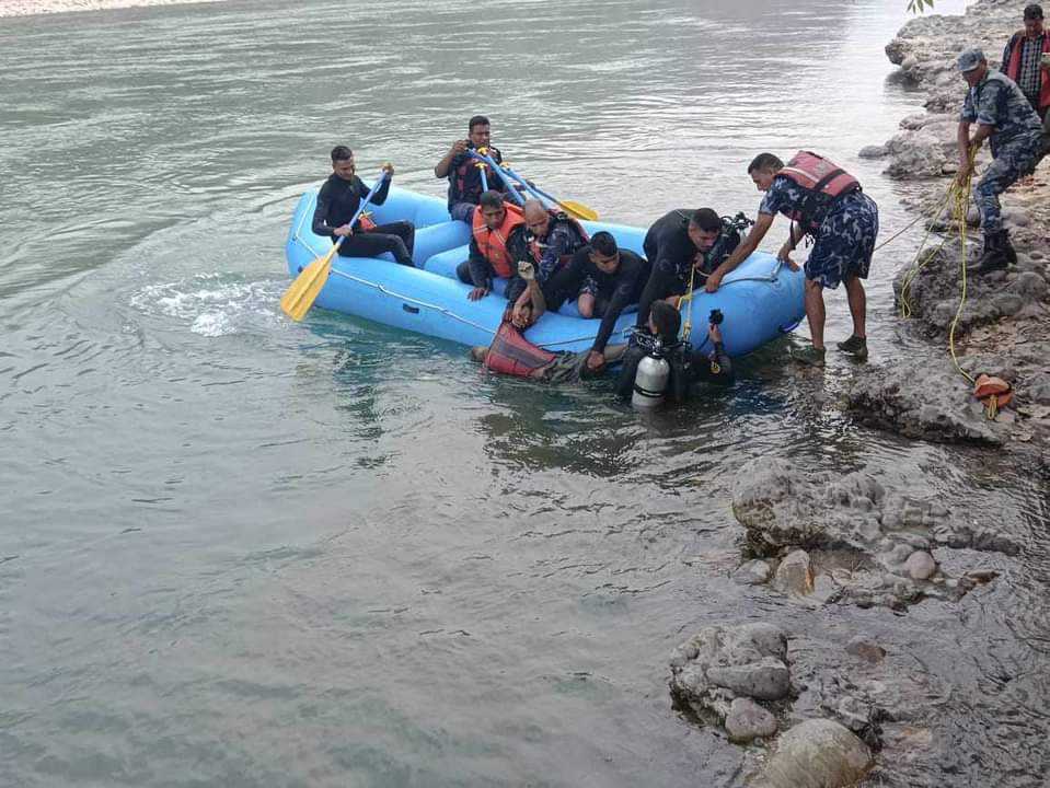 Armed police divers recover body of drowning victim in Bheri River
