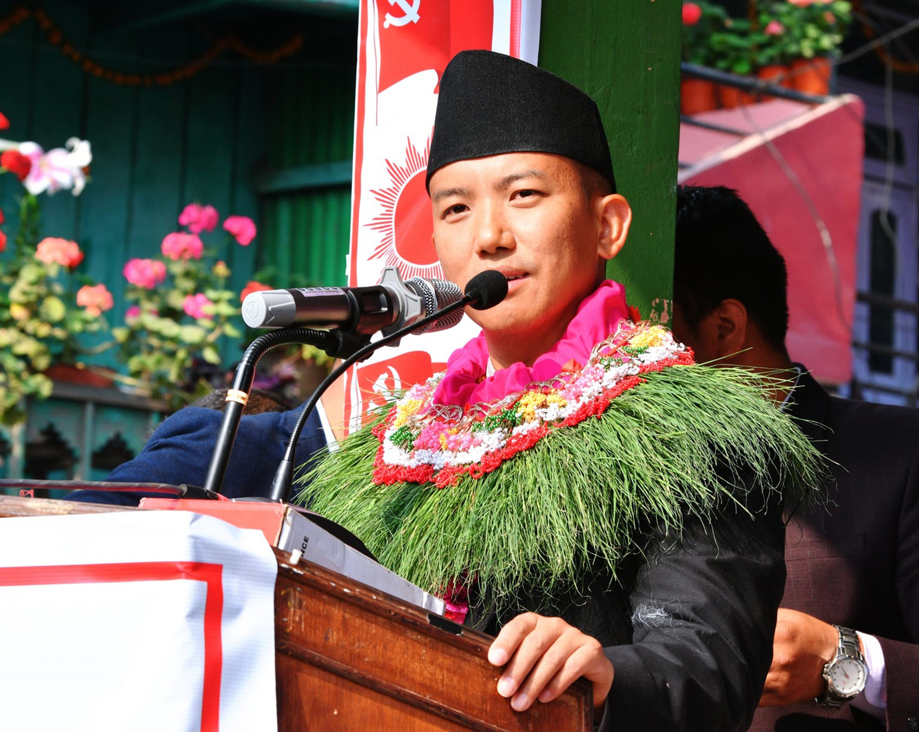 Suhang Nembang taking the oath of parliament
