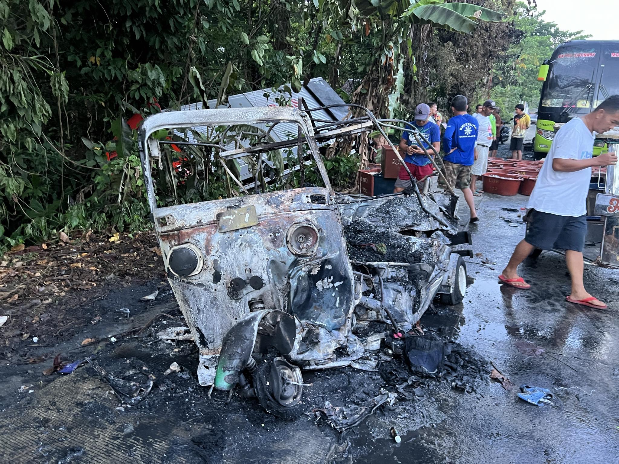 5 dead, 4 injured in three-vehicle crash in Philippines