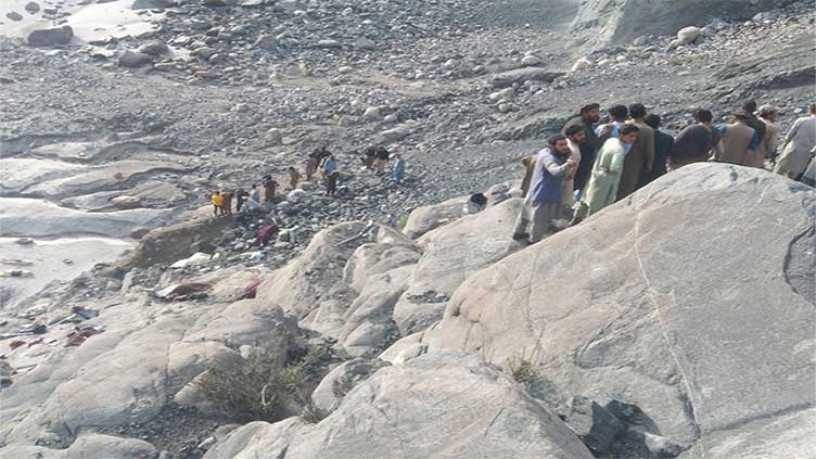 15 killed, 22 injured in road accident in northern Pakistan