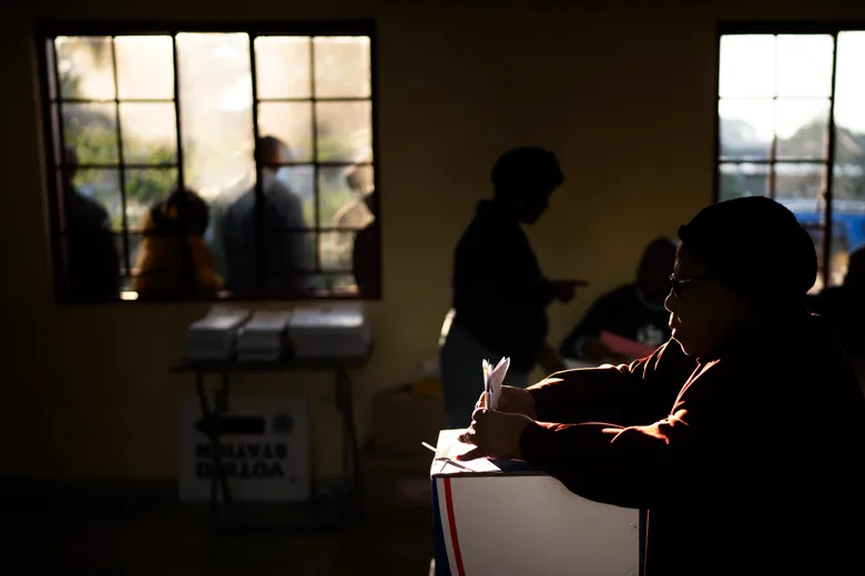 South Africans begin to cast ballots in general elections