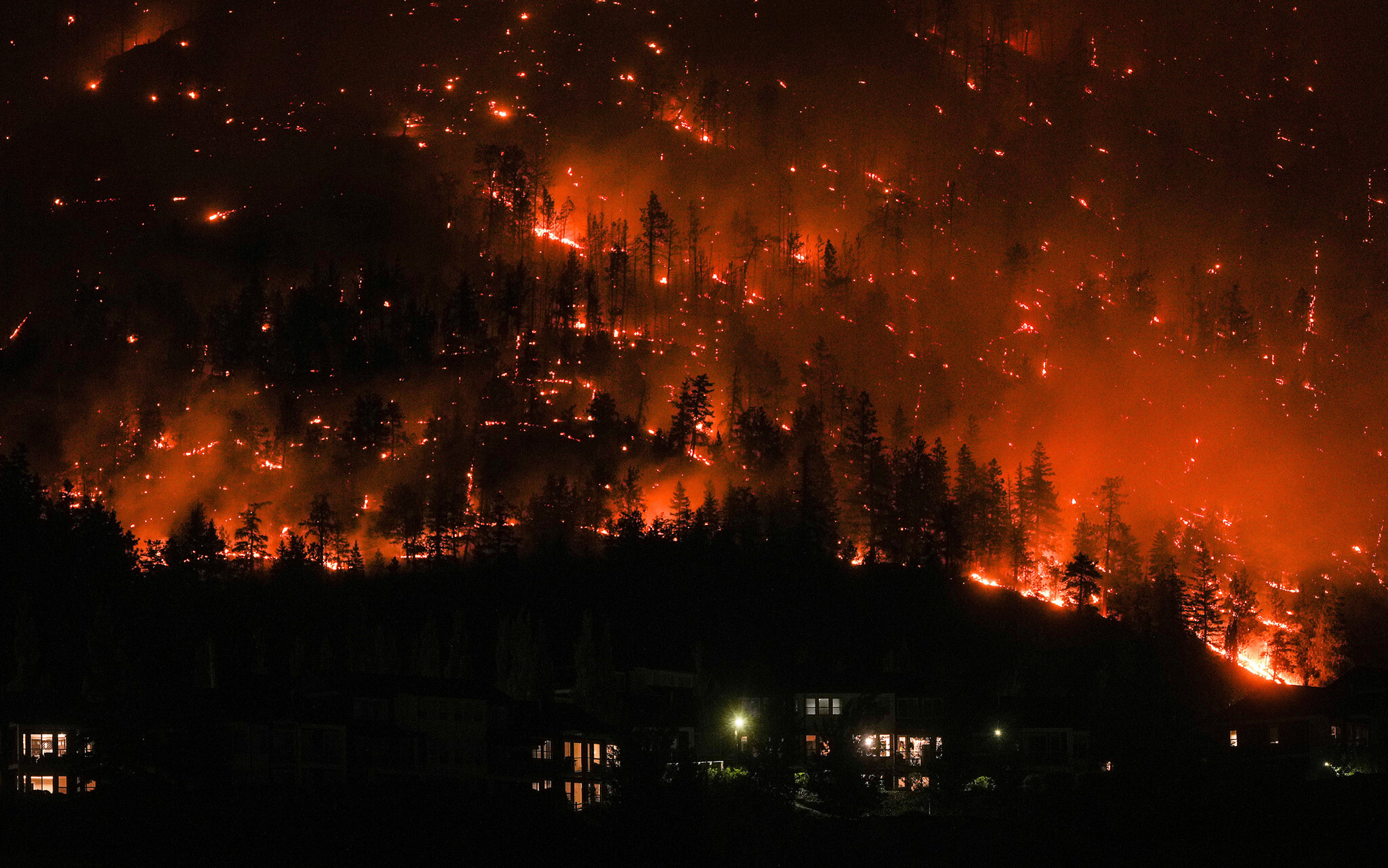 Thousands escape raging wildfire in western Canada