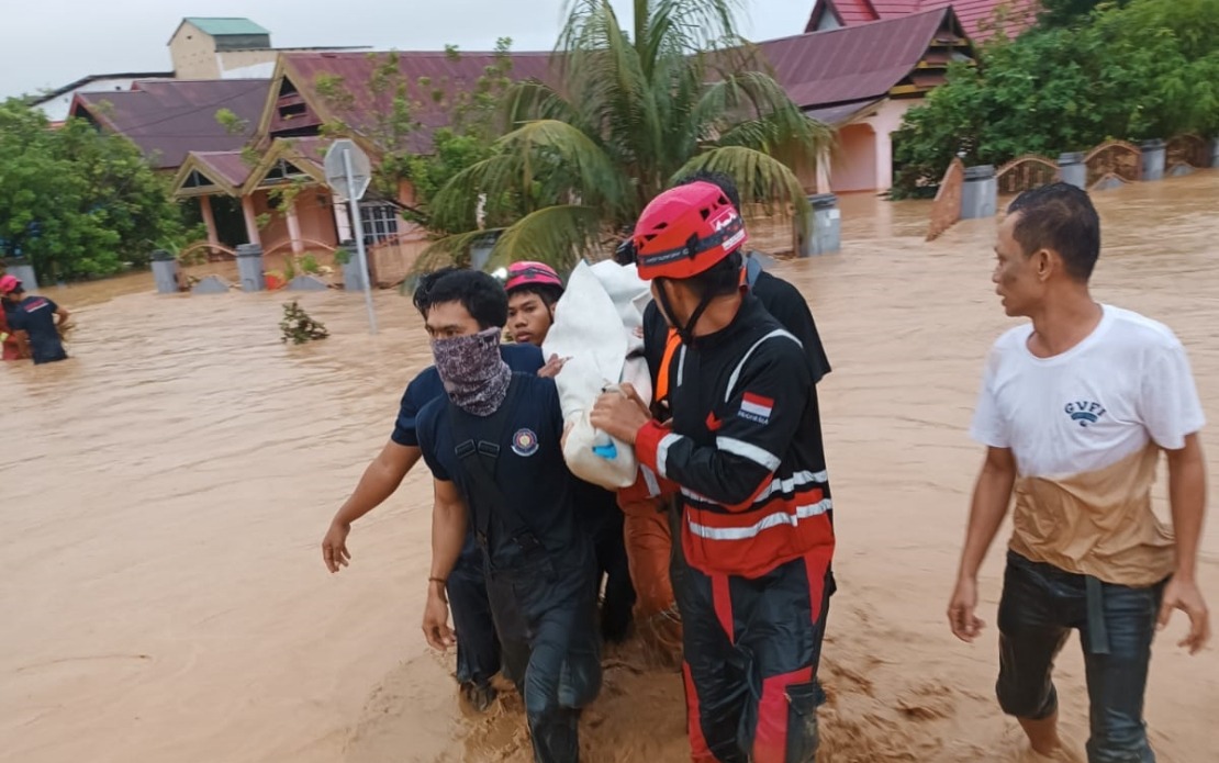 15 dead in Indonesia landslides, floods: disaster agency
