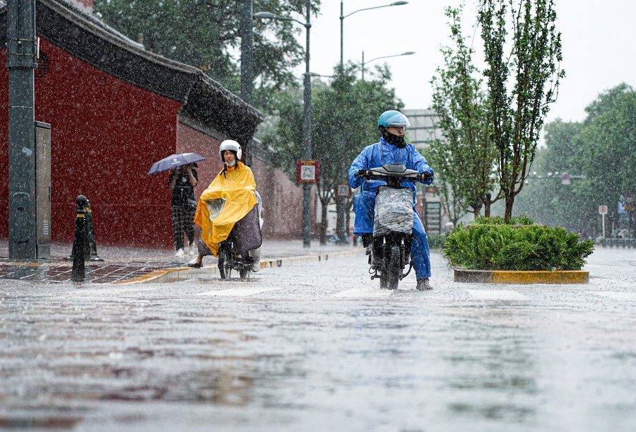 China issues alerts for rainstorms, mountain torrents