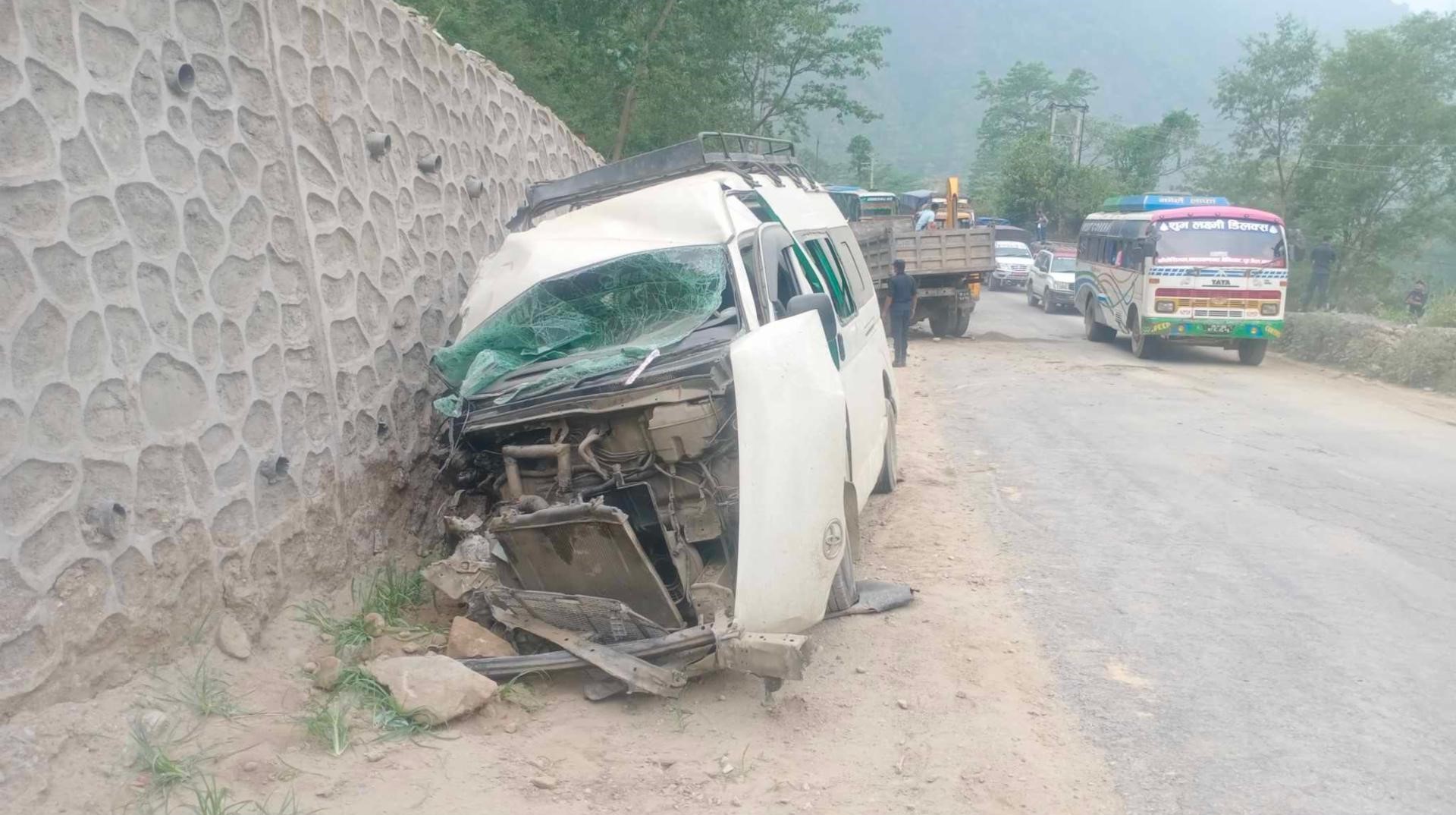 Microbus collides with tipper, 13 seriously injured