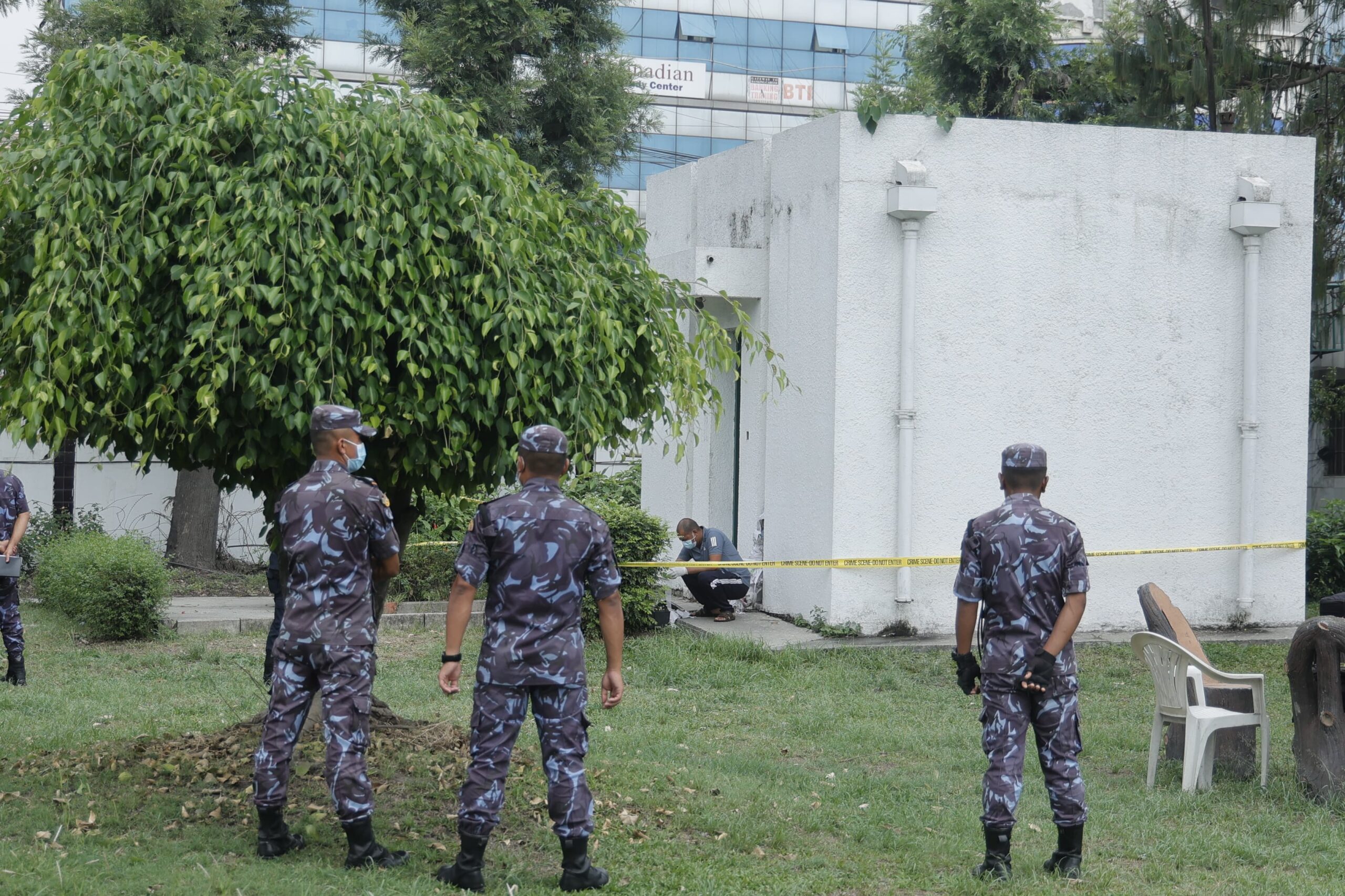 Police officer shots himself inside federal parliament building (photos)