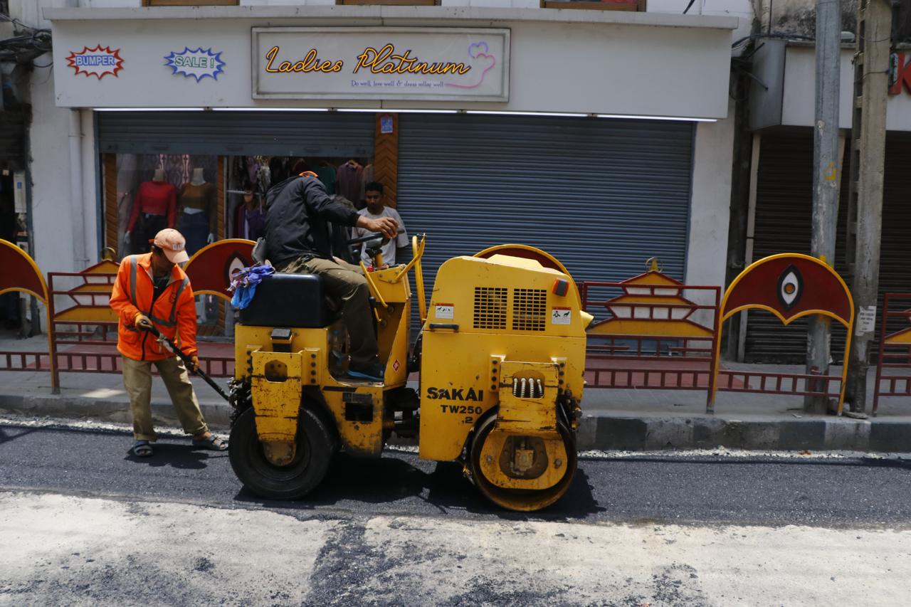 Road Division constructs road in place designated for footpath by KMC (photos)