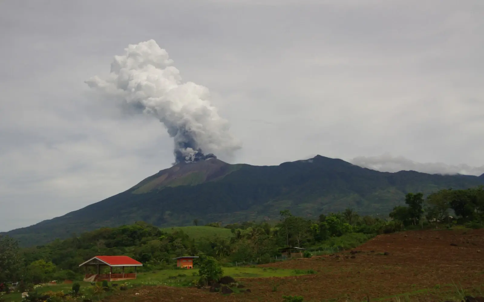 Philippine volcano erupts, spews 5km high plume of ash, gas English