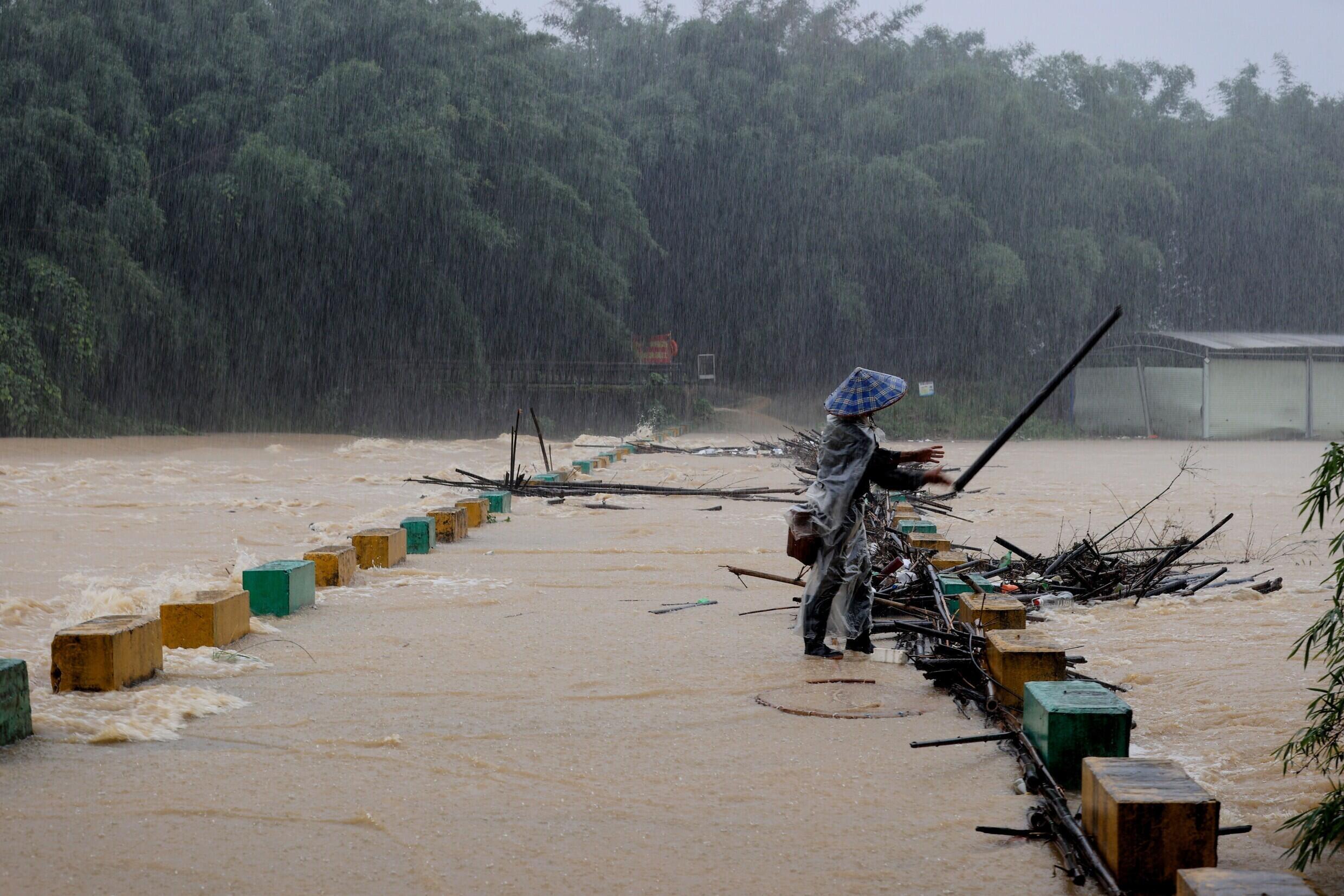Heavy rains leave 38 dead, 2 missing in south China county