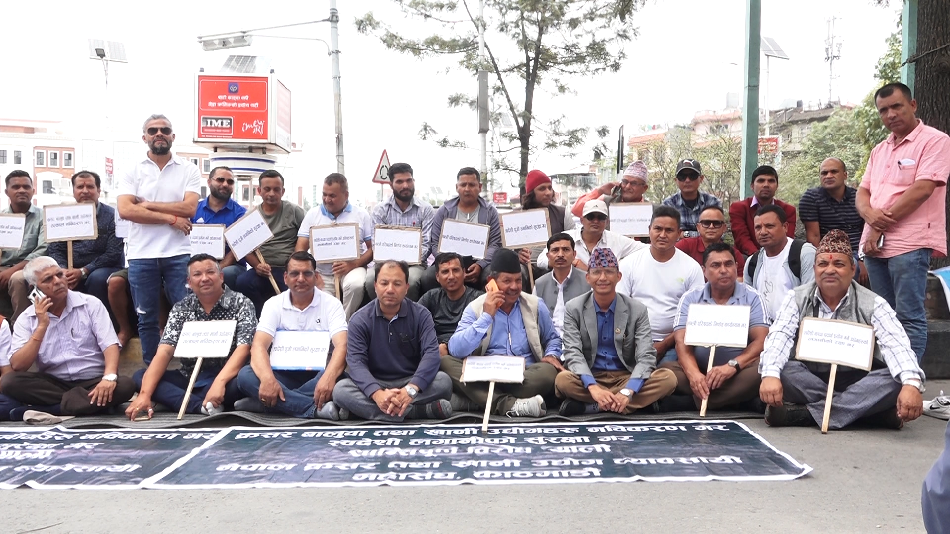 Chief Whip Metmani’s solidarity with Crusher Traders’ Movement (photos)
