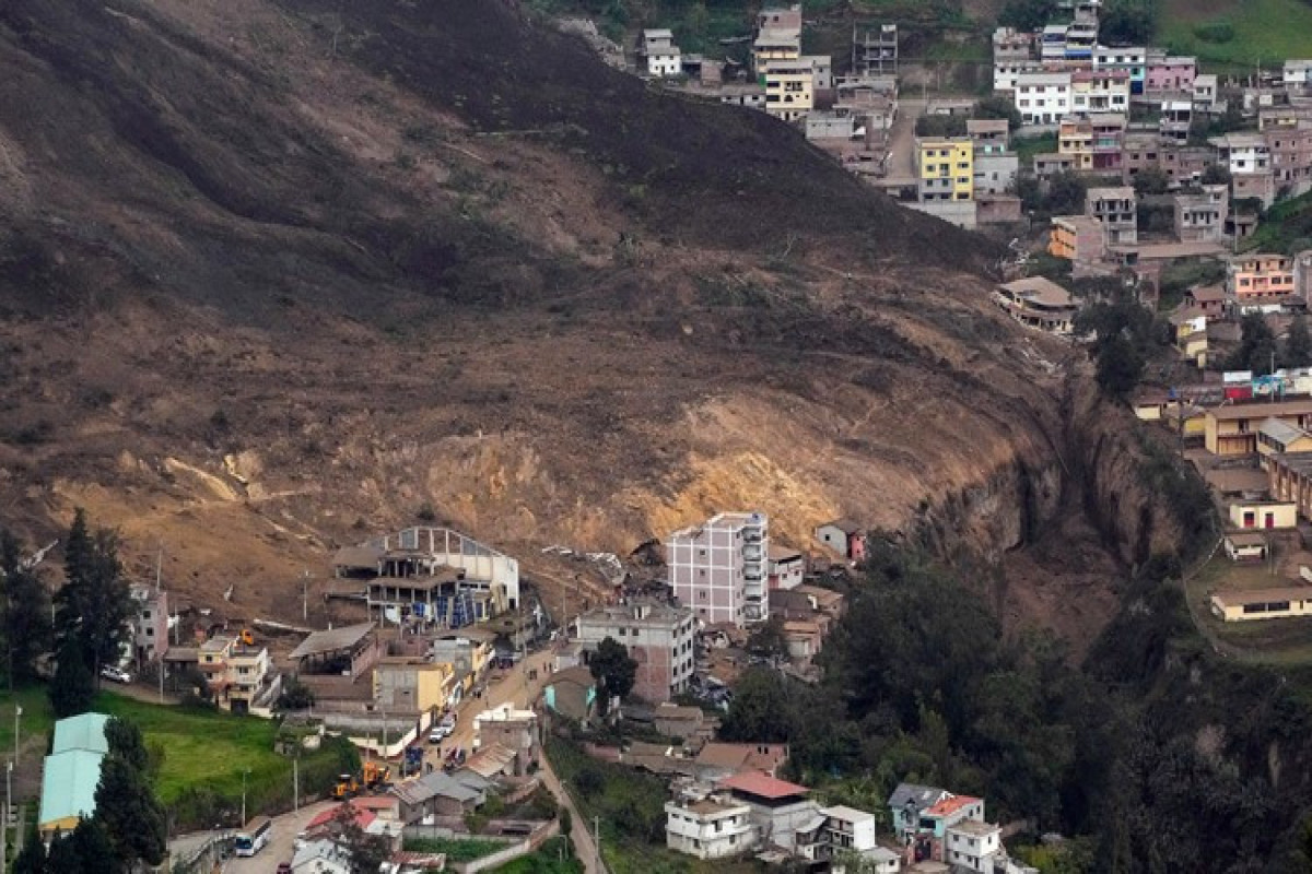Landslide kills 8 in central Ecuador