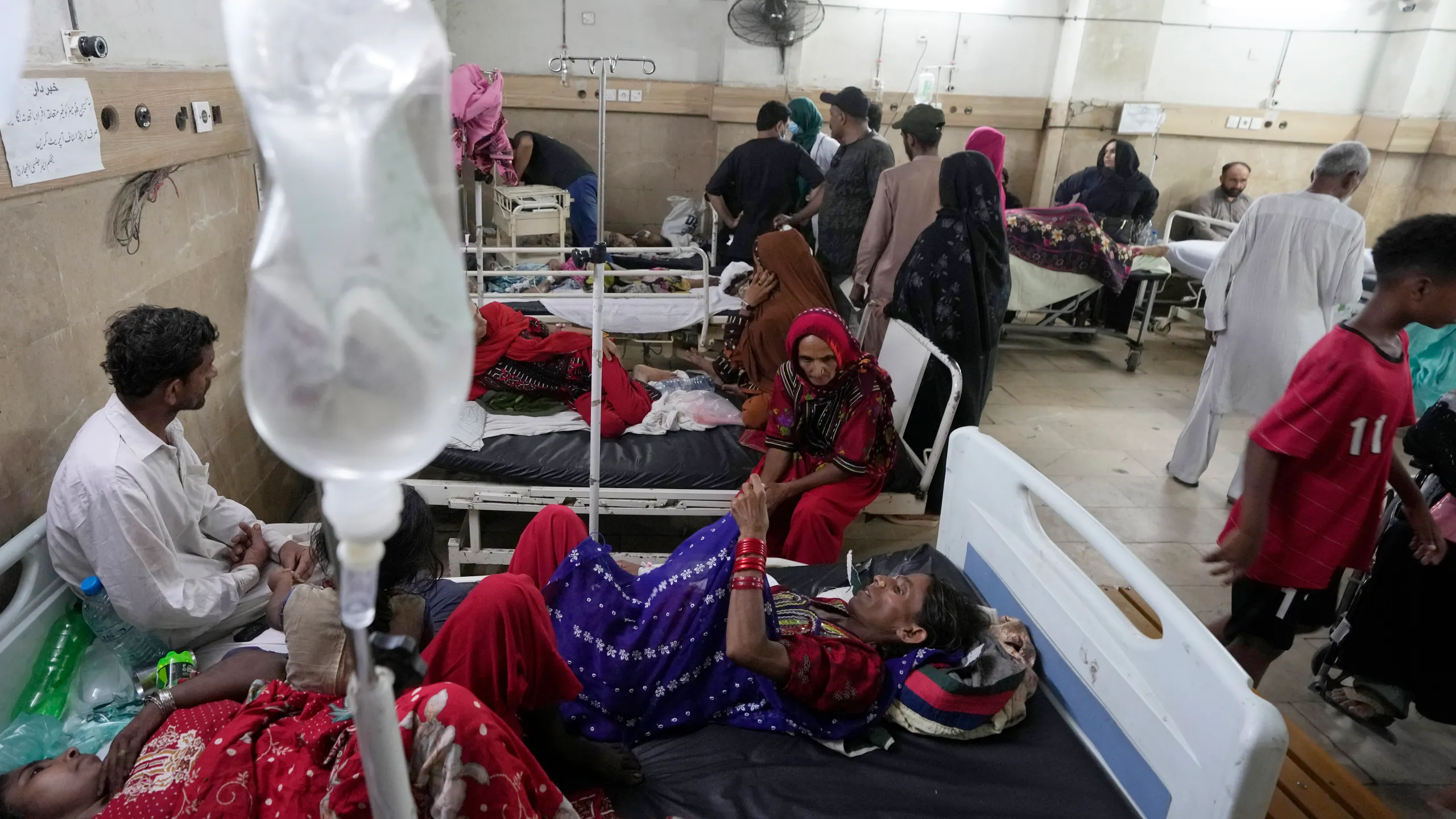 25 killed, thousands in hospital due to intense heatwave in Pakistan’s Karachi