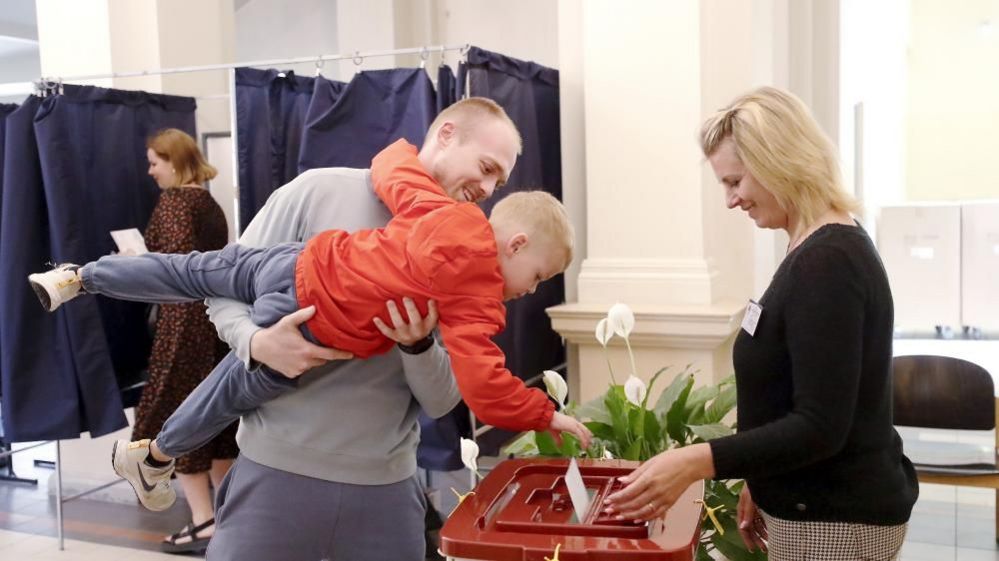 Voters head to the polls on final day of EU elections