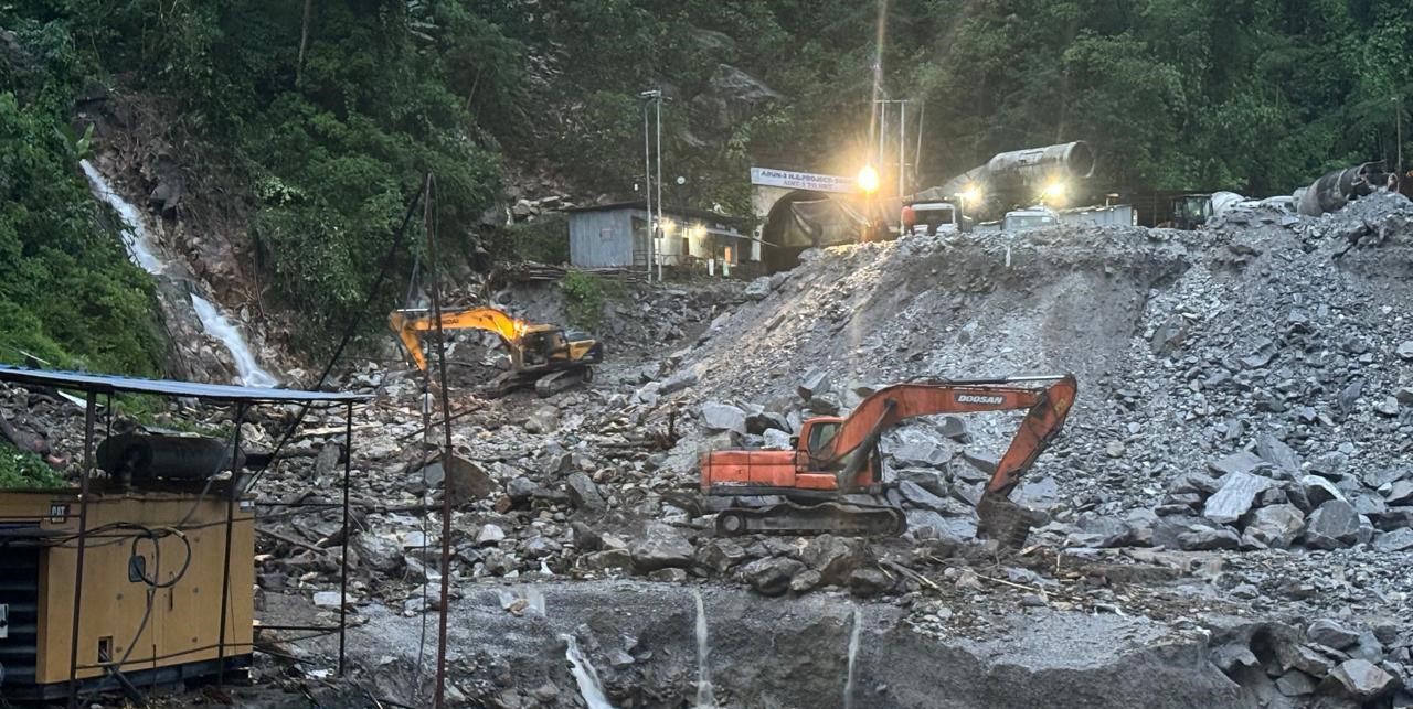 Landslide strikes Arun III worker dormitory, killing one & injuring two