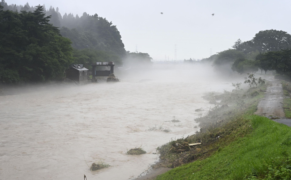 2 dead in northeastern Japan after heavy rain