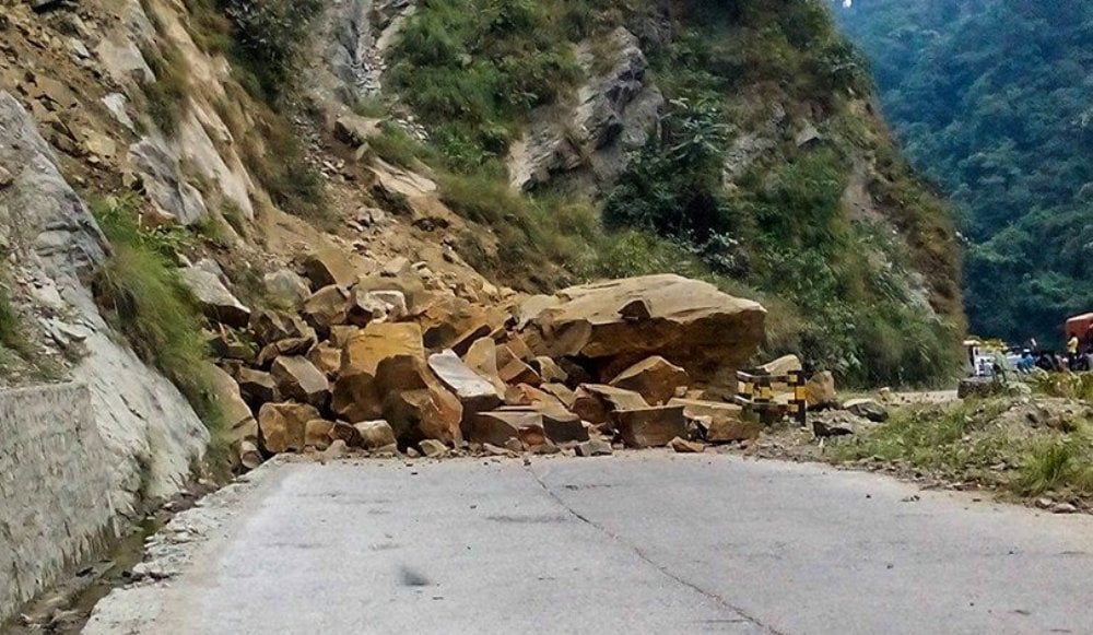 Traffic obstructed due to landslide on Beni-Jomsom road