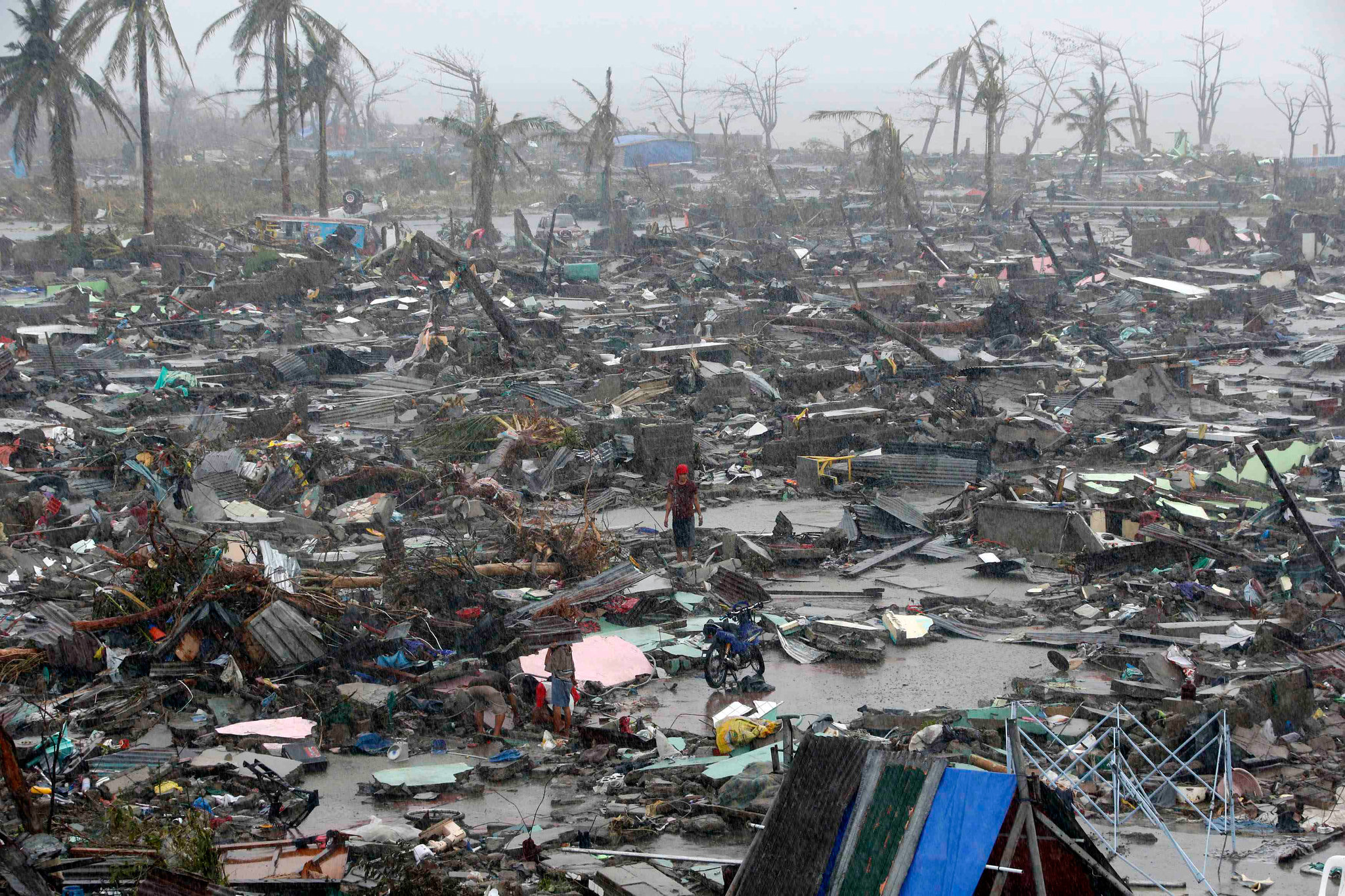 Typhoon buffets Philippines, killing at least 8 – English.MakaluKhabar.com