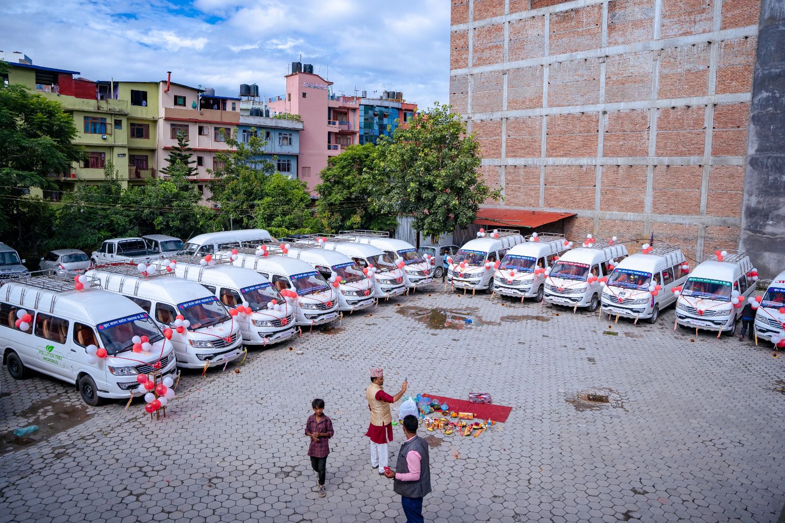 CG Motors hands 25 Kinglong 14-seater eectric vans