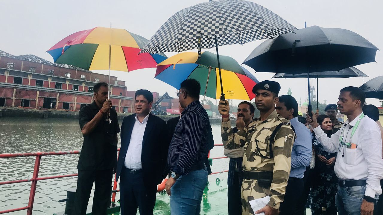 Minister Bhandari visits Kolkata Port