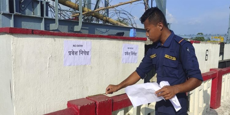 Pedestrian & vehicle access restricted at Koshi Barrage bridge