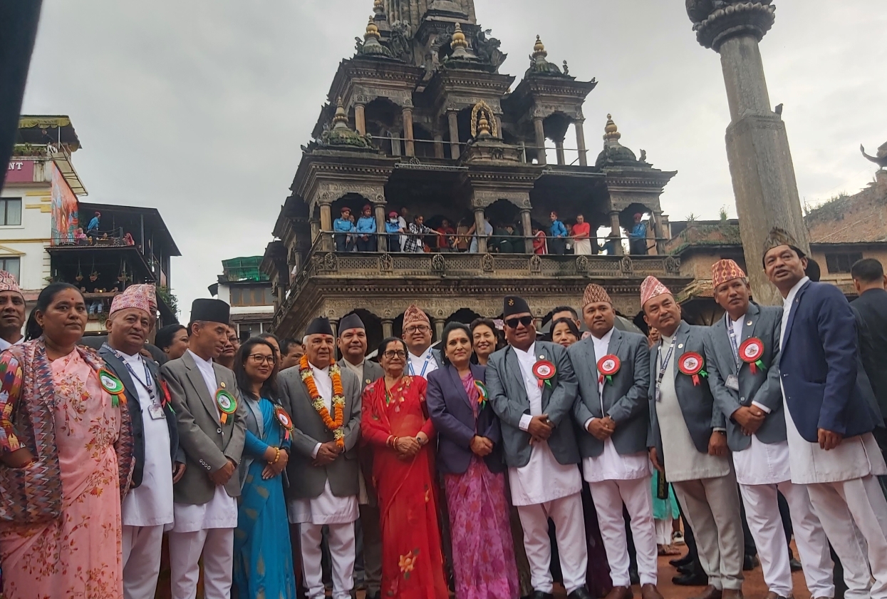 President Paudel offers prayers at Krishna Temple