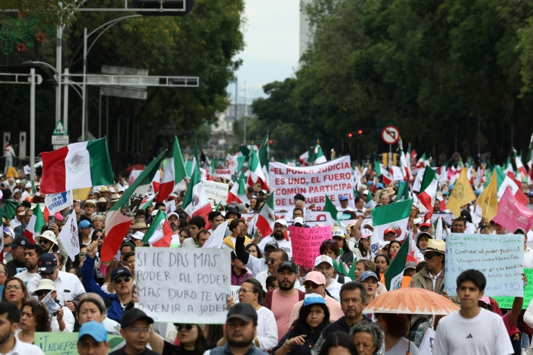 Thousands protest against Mexican judicial reform