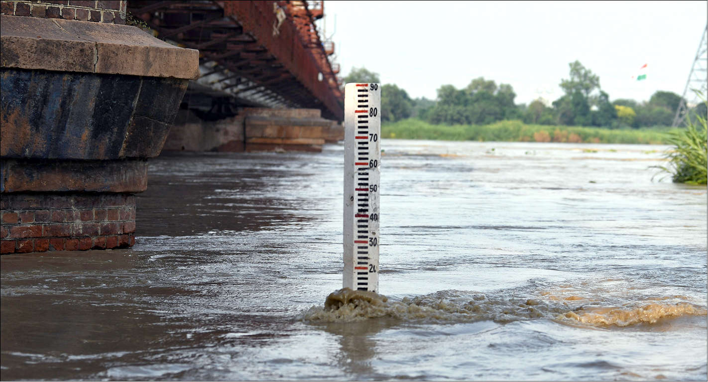 Water level in rivers rise to danger level