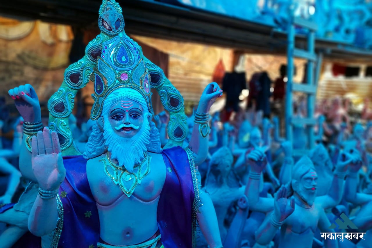 Idols being prepared for Vishwakarma & Navadurga Puja (hotos)