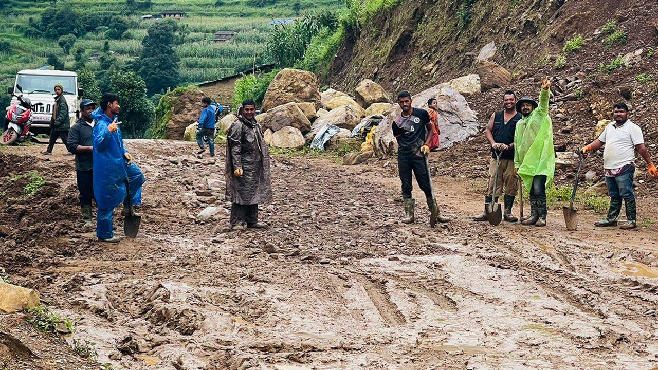 Obstructed Hetauda-Bhainse, Simbhanjyang-Palung-Naubise, Hetauda-Sindhuli-Dharan-Chatara roads resume