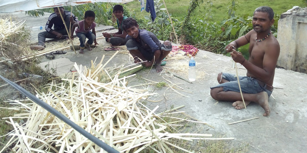 Dom community busy making bamboo baskets for Chhath festival