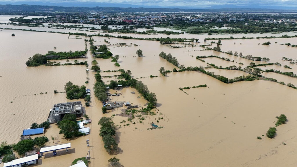 Tropical storm leaves towns submerged, 40 dead in Philippines