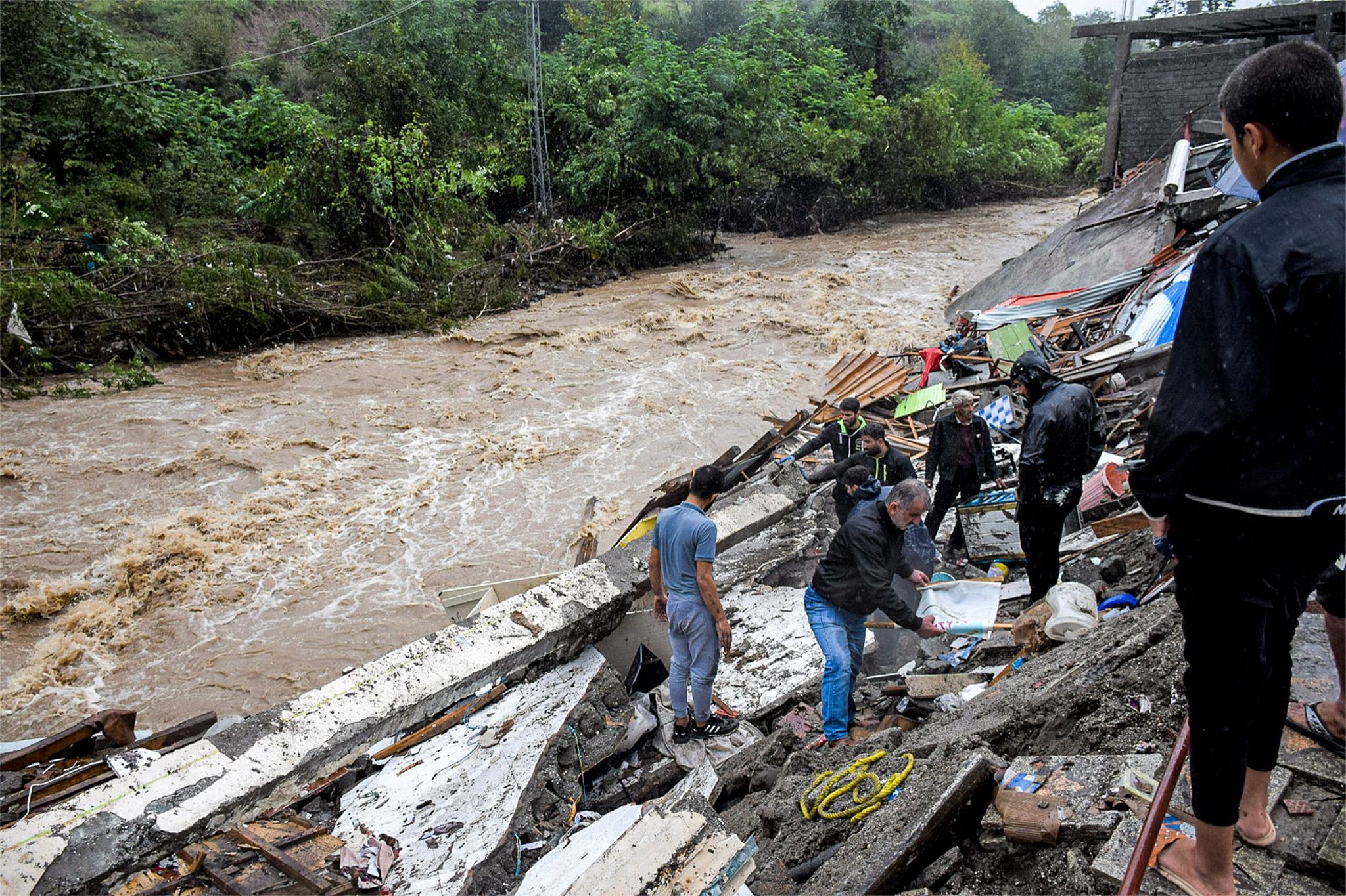 15 killed in Iran flash flood: new toll