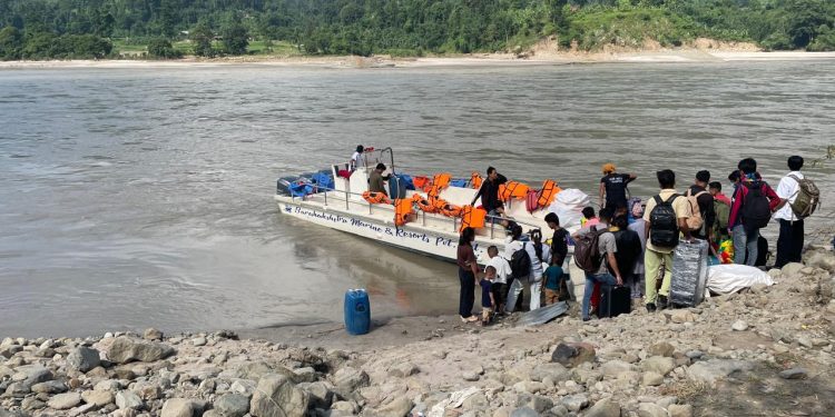 ‘Jet boat’ service resumes in Saptakoshi River