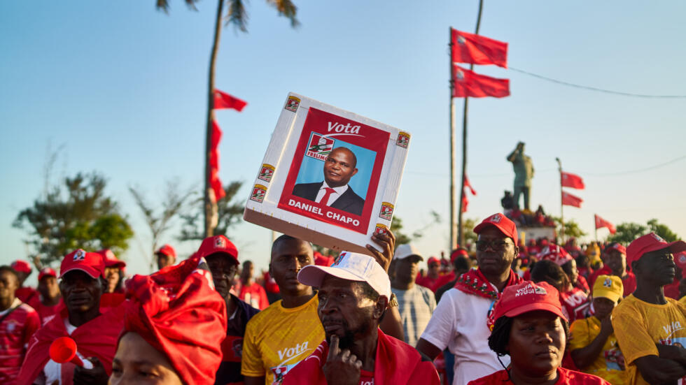 Mozambique elects new president in tense vote