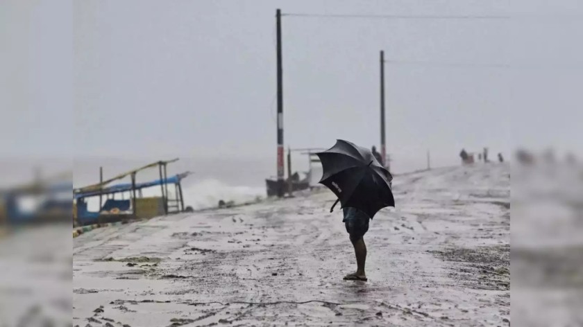 More than a million Indians flee as cyclone approaches