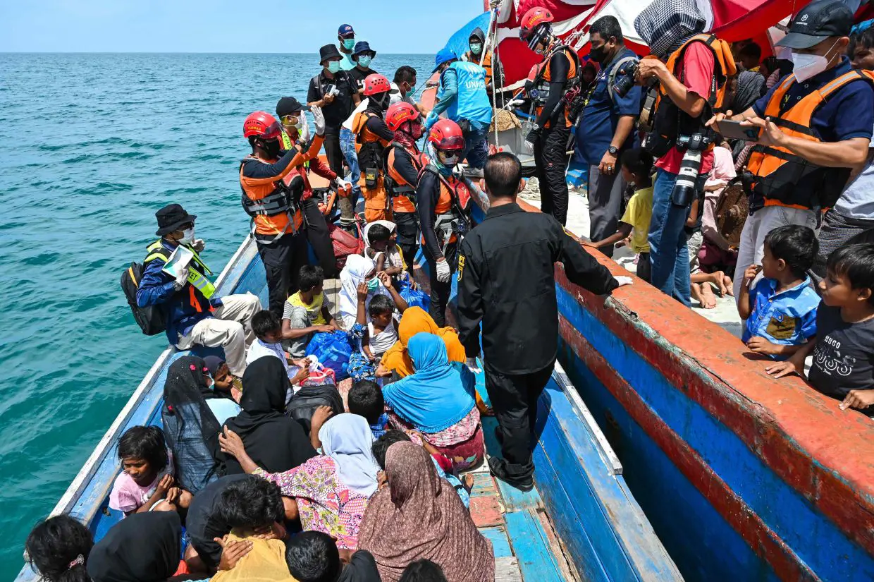 More than 140 Rohingya refugees land in Indonesia: official