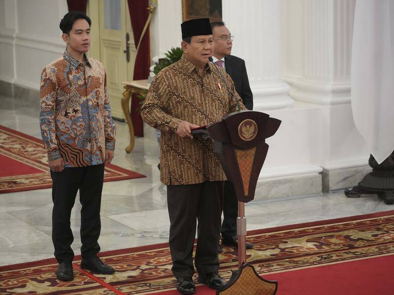 Indonesia leader sworn in with largest cabinet in decades