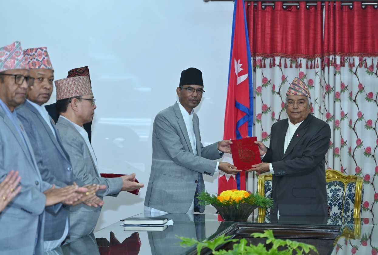 Tharu Commission submits report to President