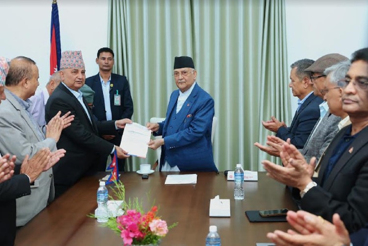 CPN (UML) deposits Rs 5million to PMDRF